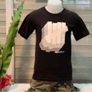 UNDEFEATED EAST STRIKE BLACK T-SHIRT SIZE LARGE